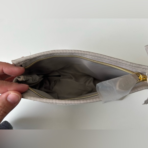 Brand New Burberry Makeup Bag (Beige) - Picture 5 of 7